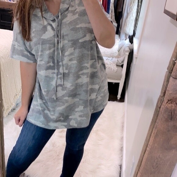 A glow maternity top camouflage size large - Picture 2 of 6